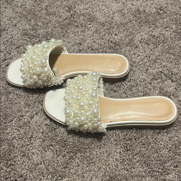 A New Day Elegant Pearl Embellished White Slides - Picture 2 of 2